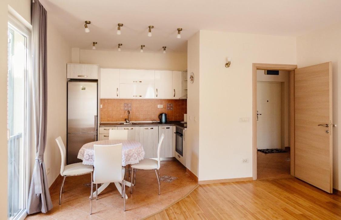 Apartments Nirgilija Tivat Luaran gambar